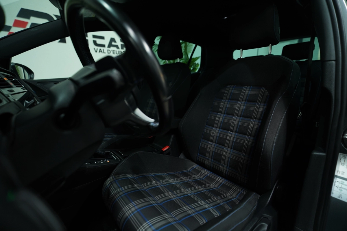 Volkswagen Golf - photo 11