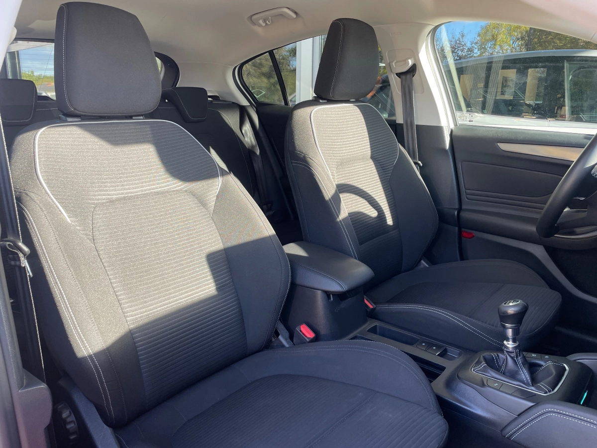 Ford Focus - photo 11