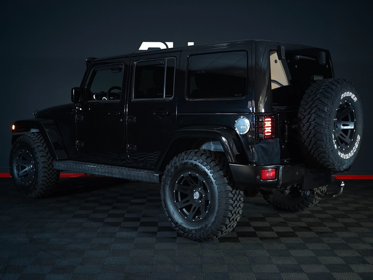 Jeep Wrangler - photo 8