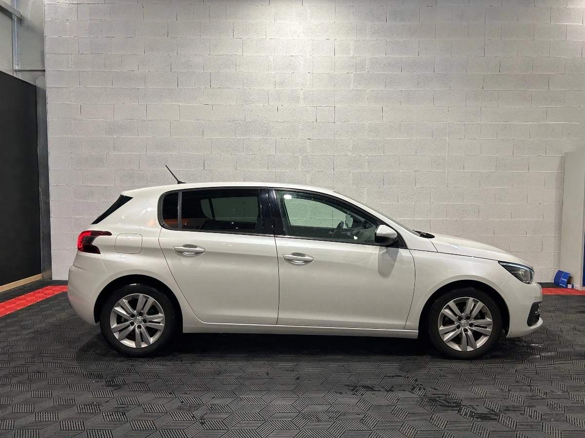 Peugeot 308 - photo 2