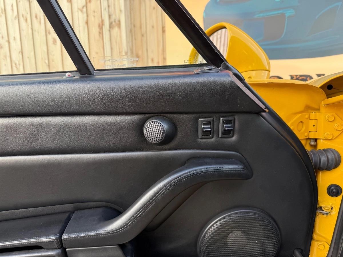 Porsche 911 COUPE 993 3.6 270 CARRERA 4