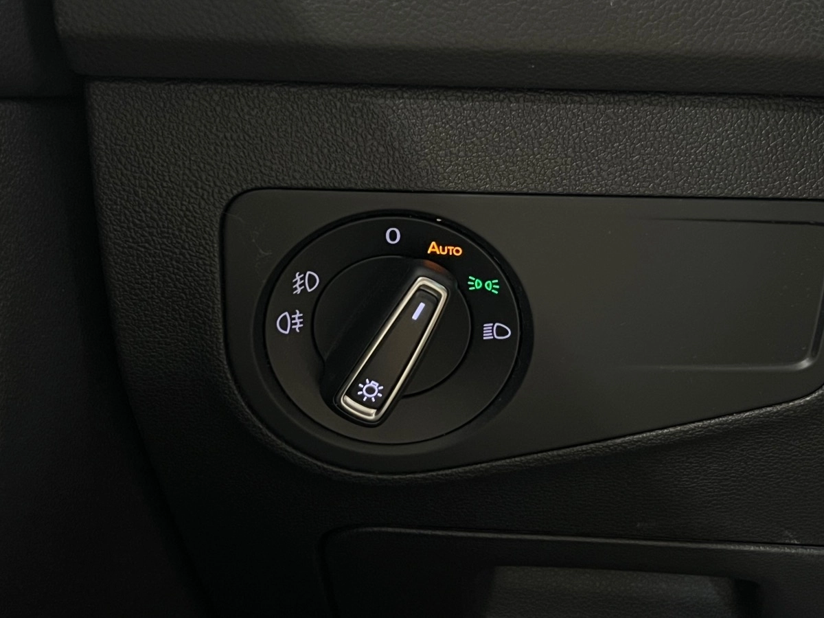 Volkswagen Tiguan - photo 16