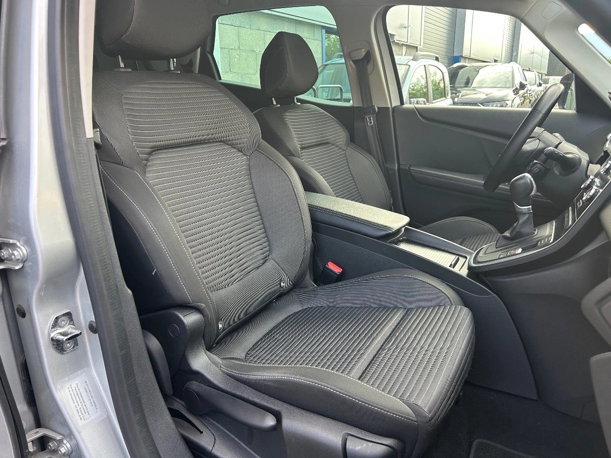 Renault Scenic - photo 11