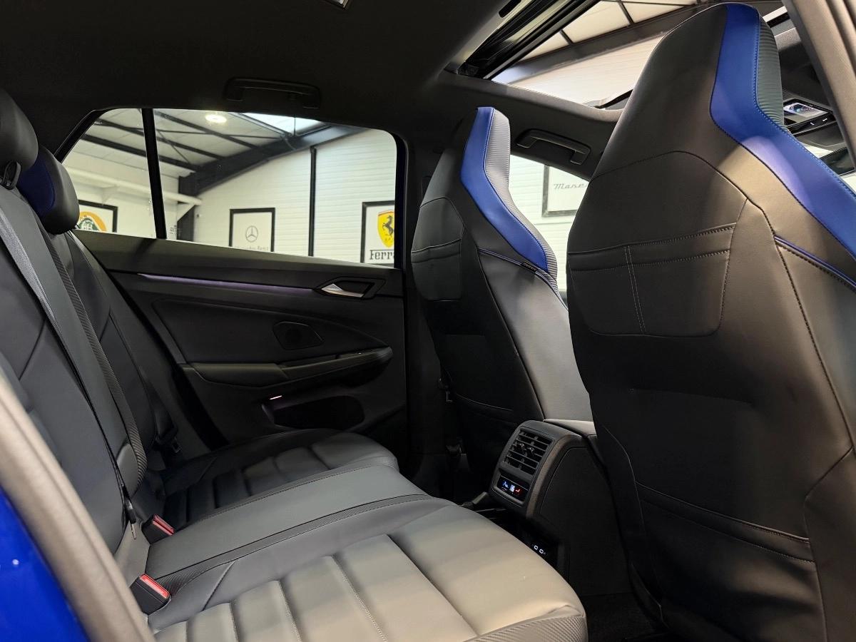 VOLKSWAGEN GOLF VIII R - 2.0 TSi 4MOTION DSG7 333CH - AKRAPOVIC/HARMAN KARDON/TOIT OUVRANT