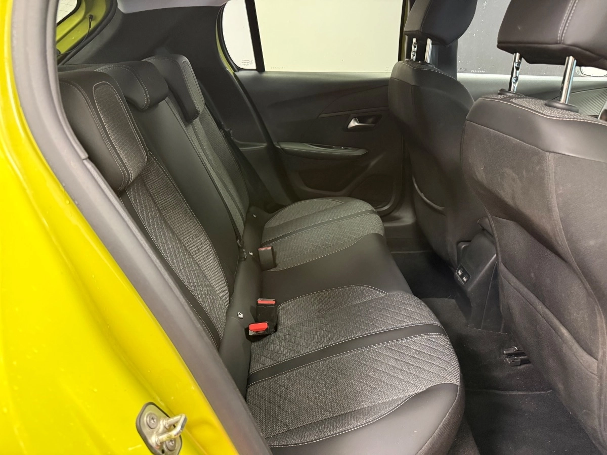 Peugeot E-208 - photo 13