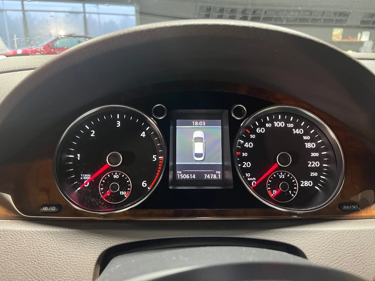 Volkswagen Passat - photo 13