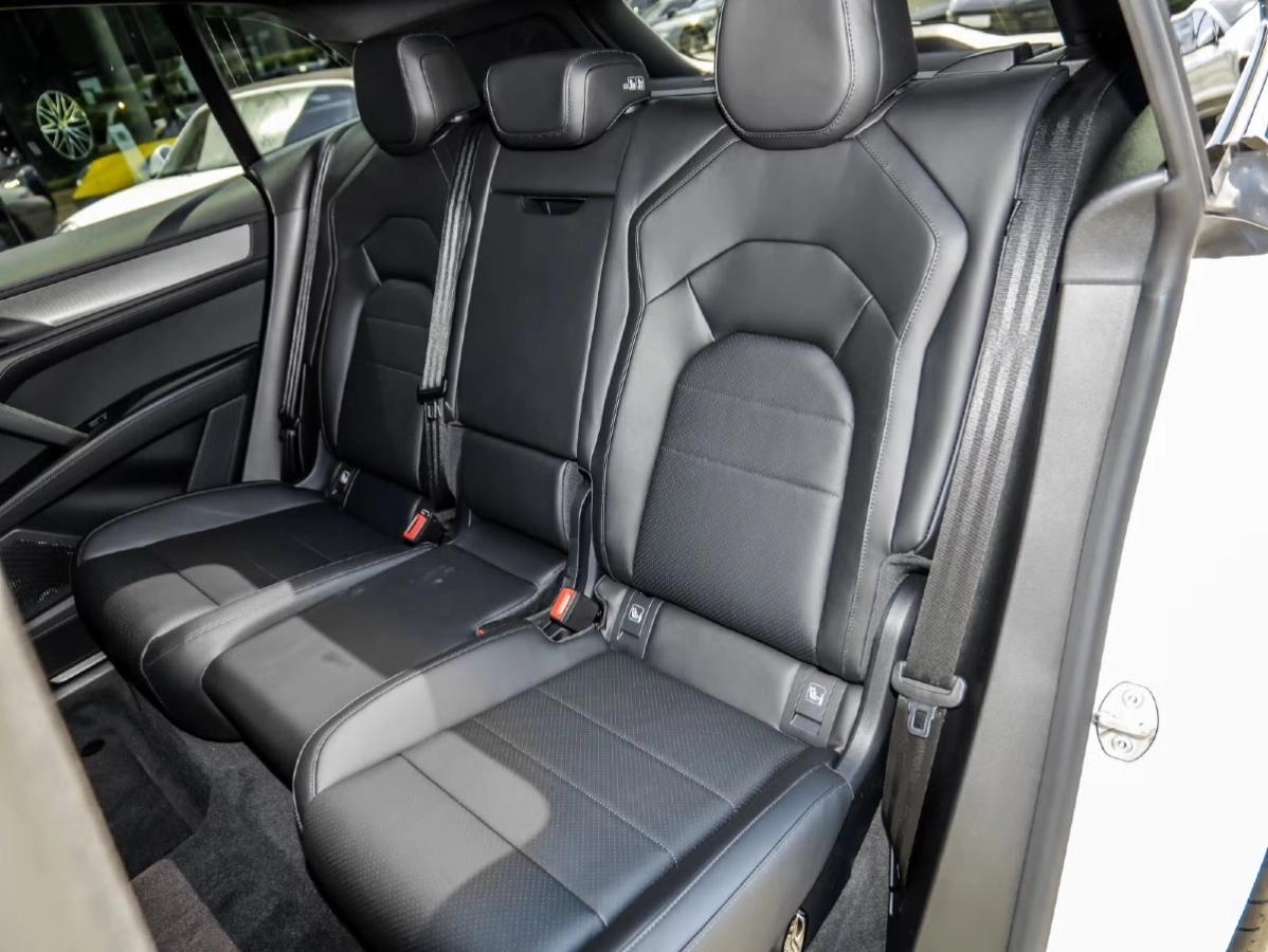 Porsche Cayenne Electrique 442ch 632km WLTP Toit Ouvrant/Attelage/Sport Sound/21“/Sièges 14/Volant Surfaces et Siège