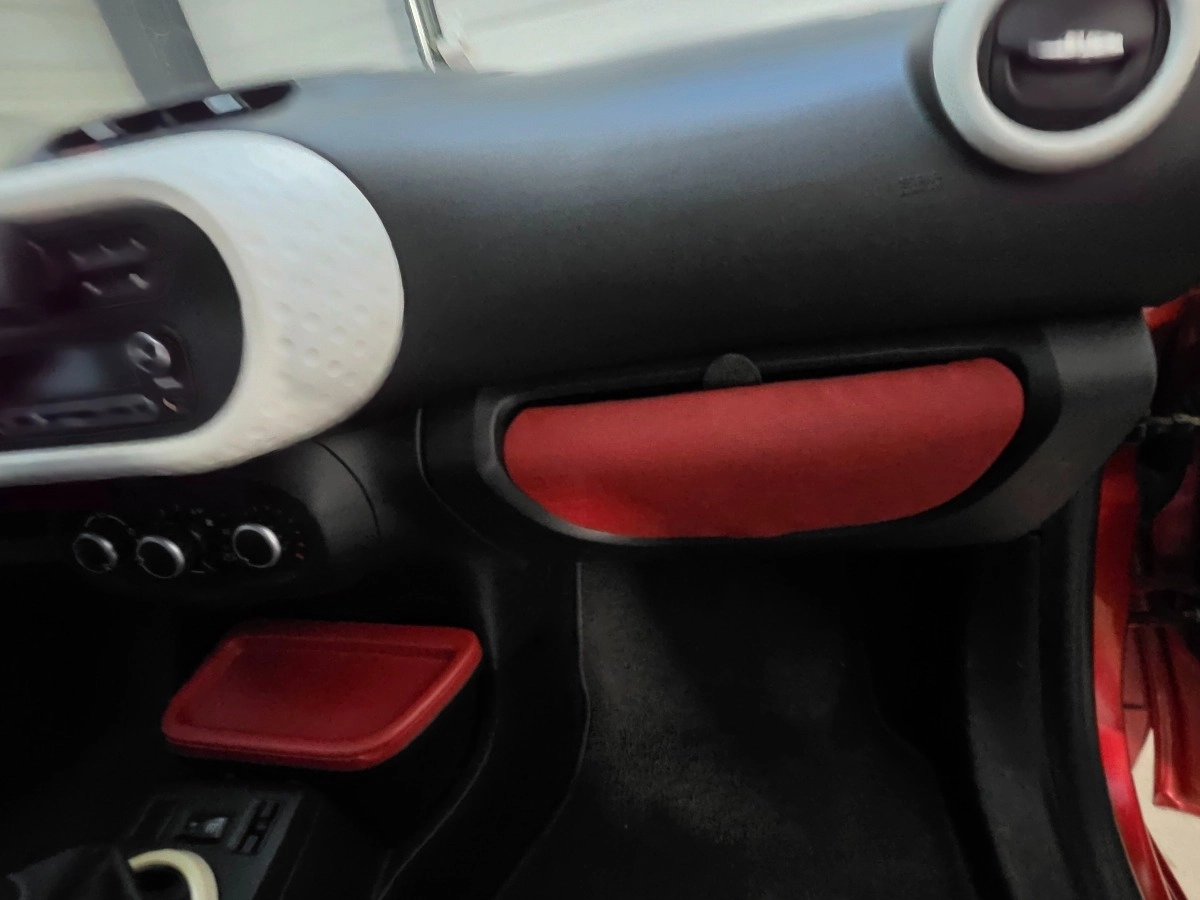 Renault Twingo - photo 17