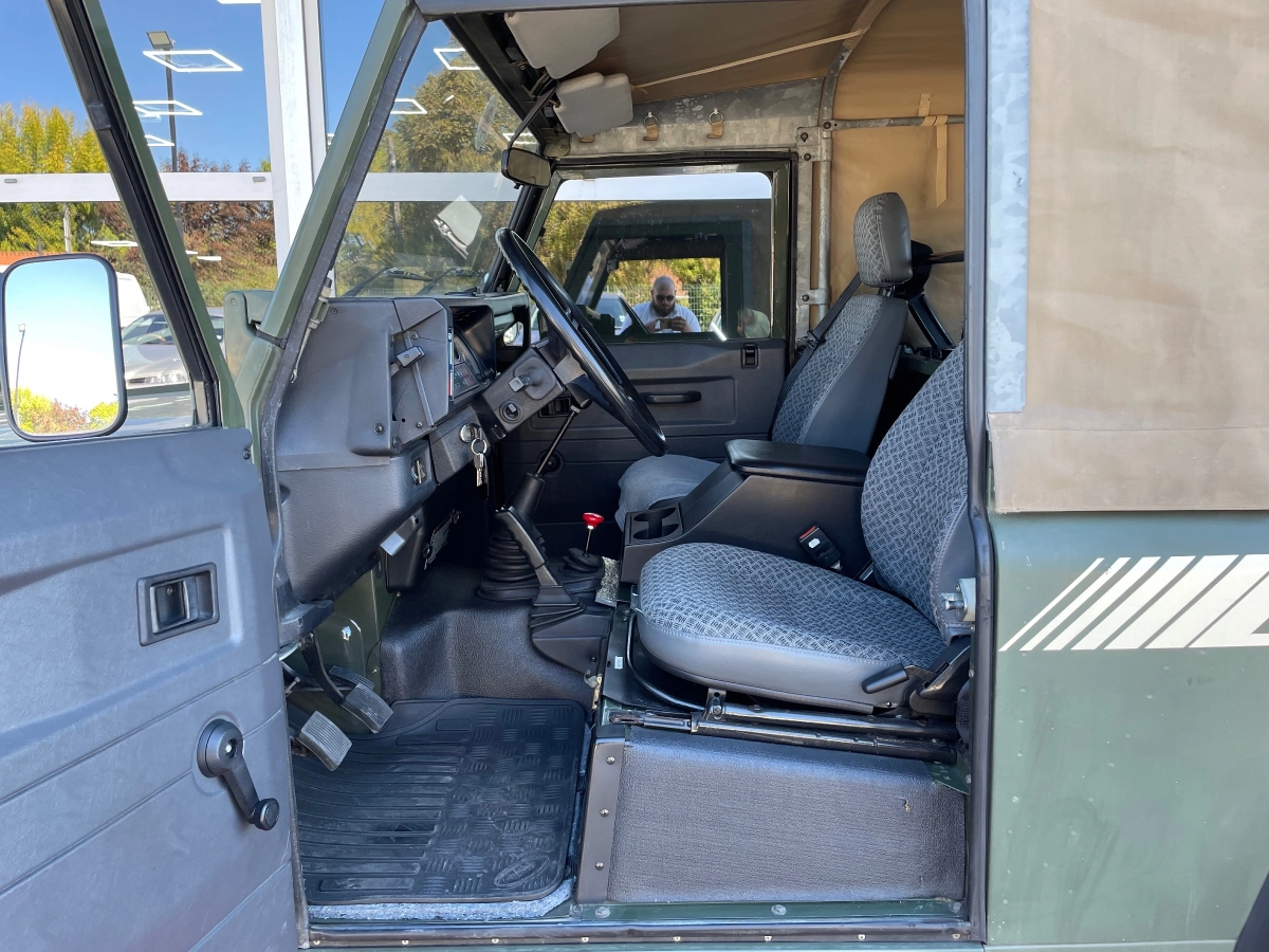 Land Rover Defender - photo 8