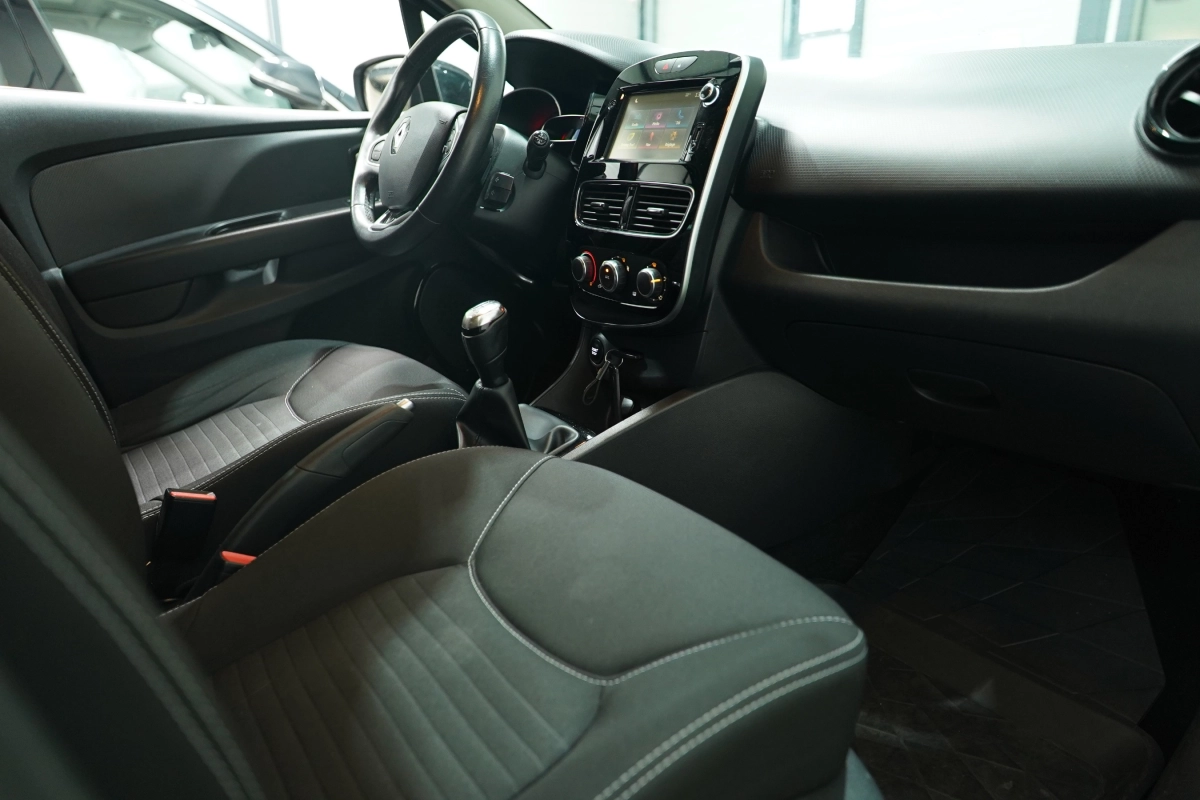 Renault Clio - photo 16
