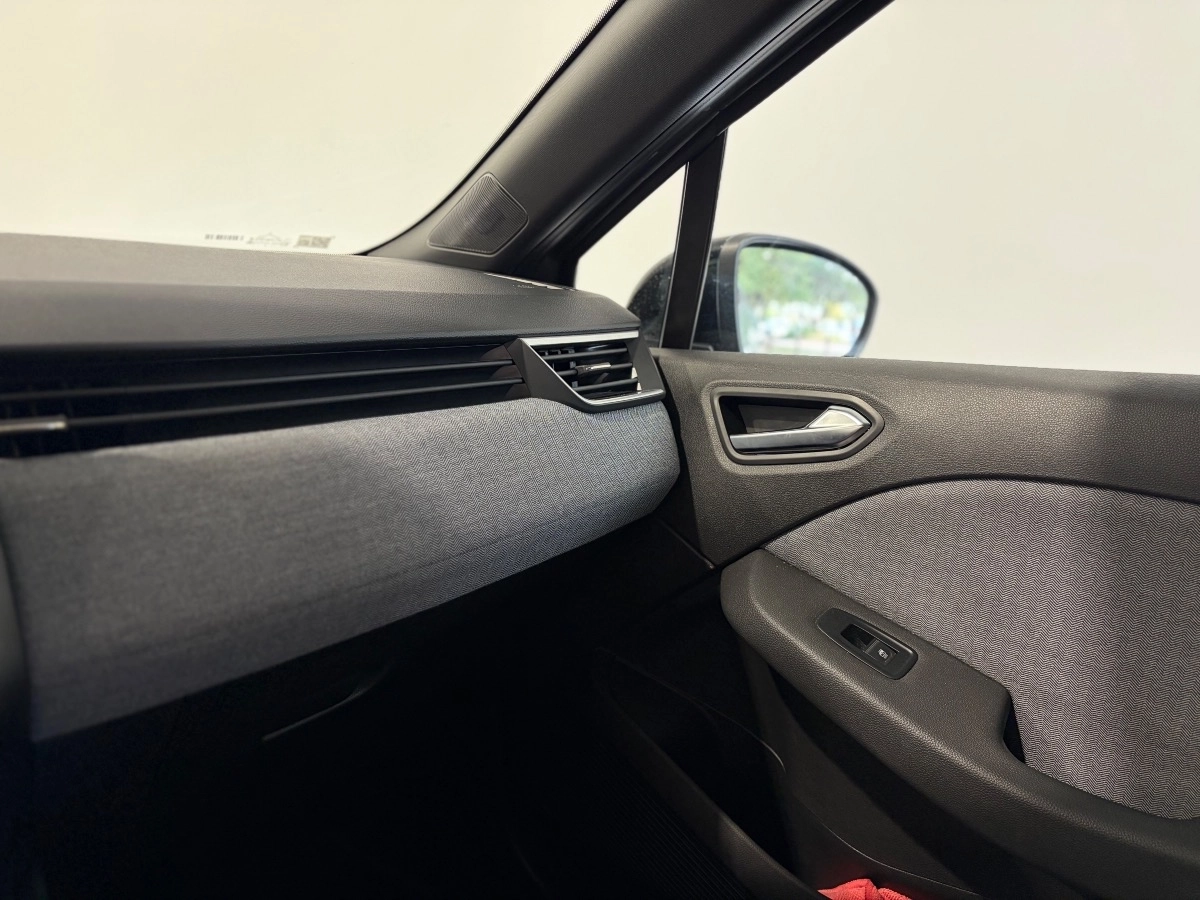 Renault Clio - photo 15