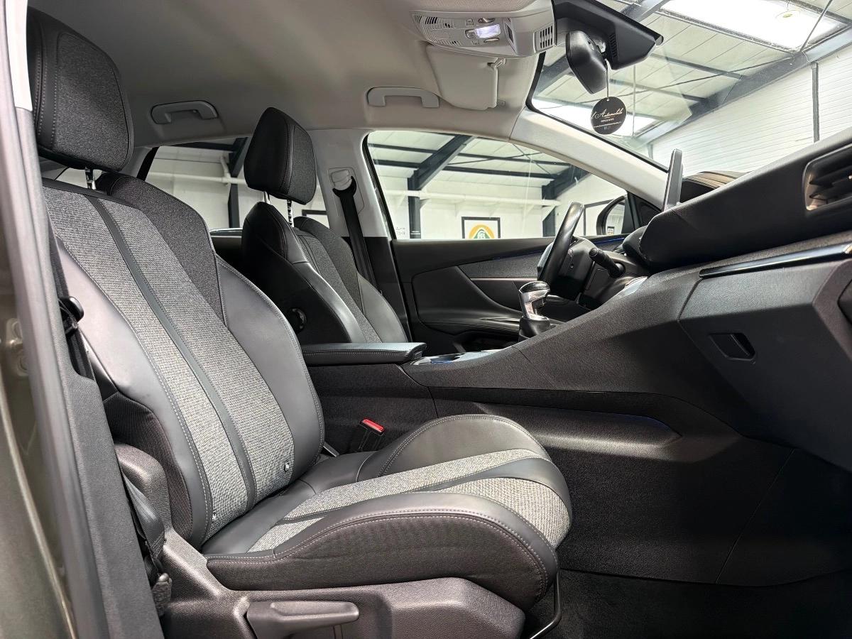 Peugeot 3008 1.5 HDI 130CV ALLURE 360°/ CARPLAY