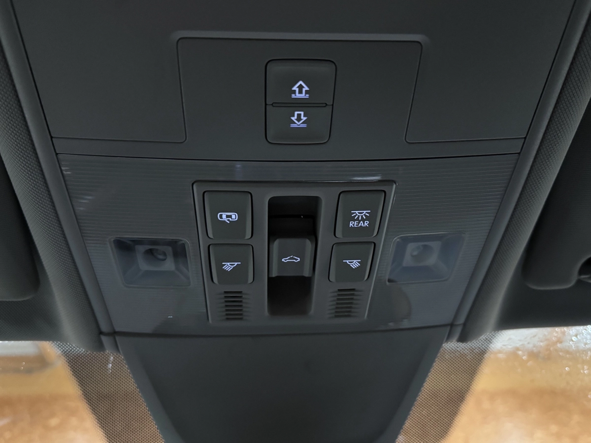 Volkswagen Tiguan - photo 11