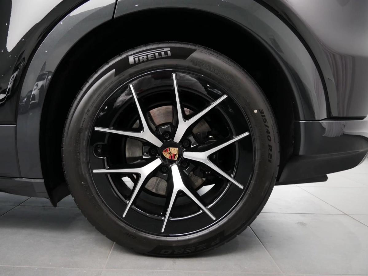 Porsche Cayenne Electrique 442ch 633km WLTP Toit Ouvrant/Attelage/Sport Sound/21“/Sièges 14/Volant Surfaces et Siège