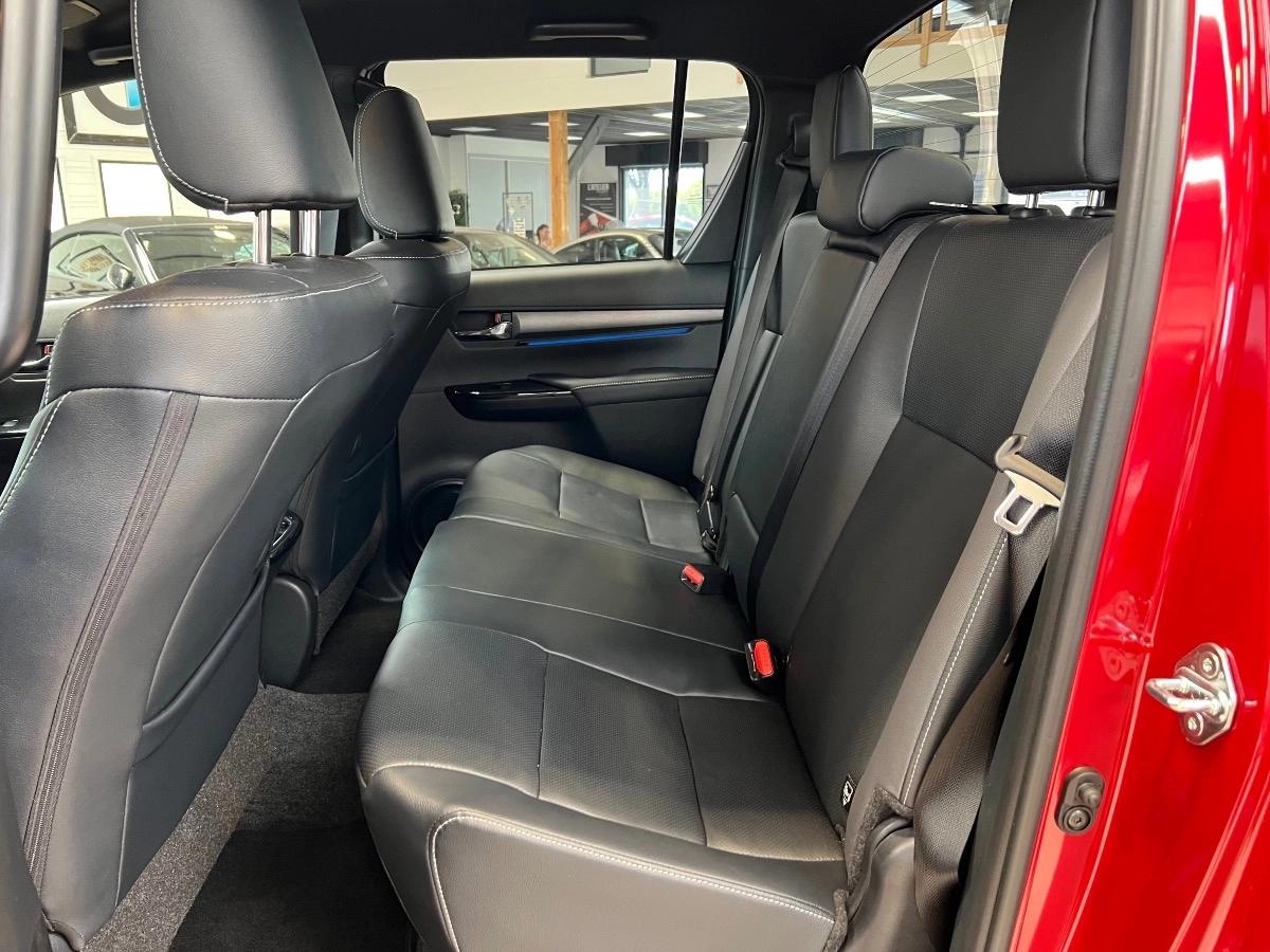 Toyota Hilux 2.8 D-4D 204 DOUBLE CABINE BVA INVINCIBLE 4WD /CAM360/JBL/CARPLAY