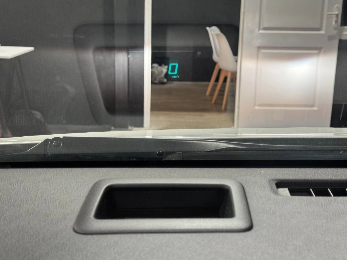 Toyota Prius Plus - photo 17