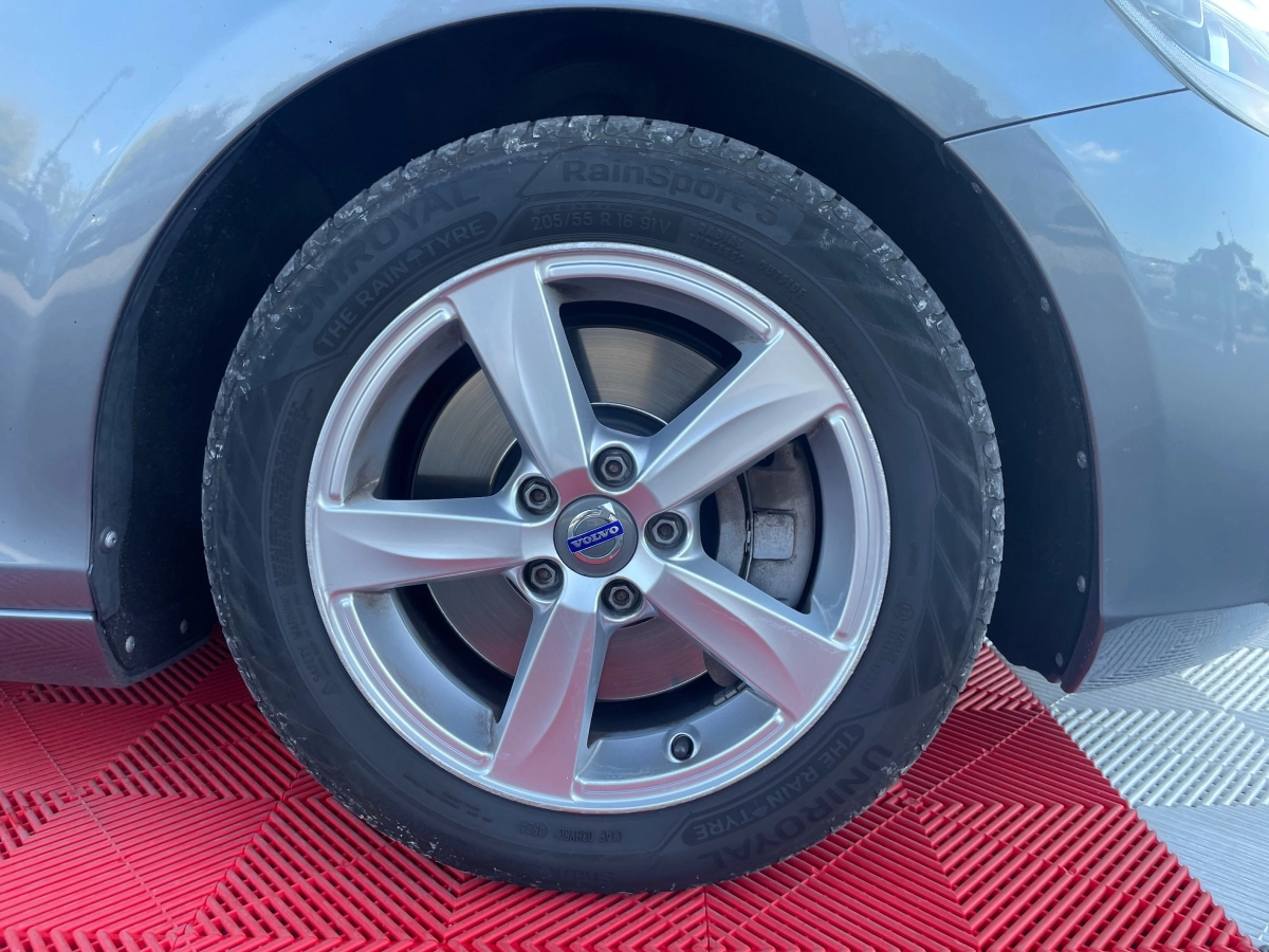 Volvo V40 - photo 25