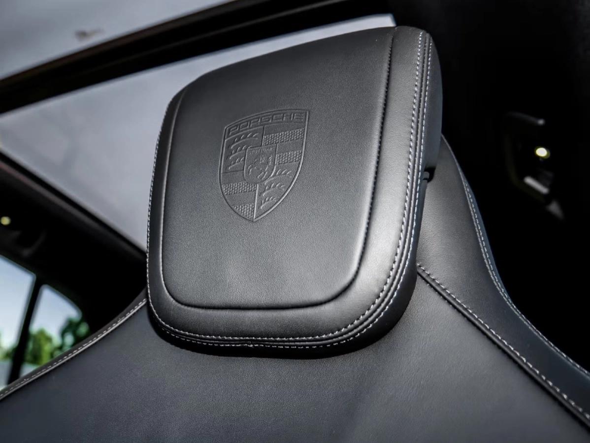 Porsche Cayenne Electrique 442ch 632km WLTP Toit Ouvrant/Attelage/Sport Sound/21“/Sièges 14/Volant Surfaces et Siège