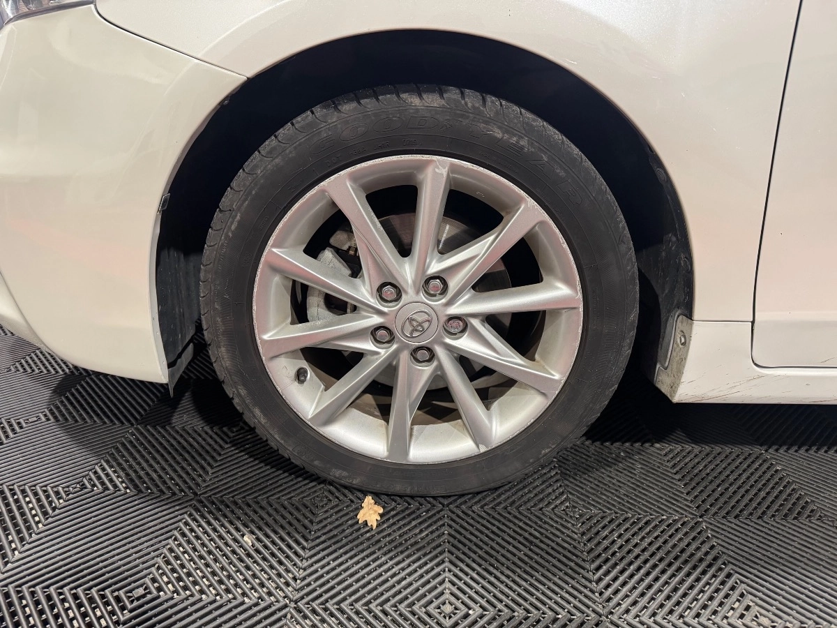 Toyota Prius Plus - photo 21