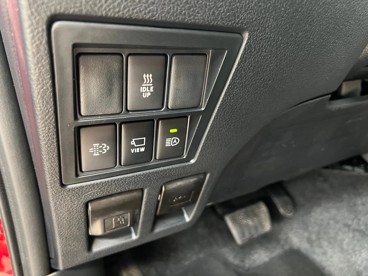 Toyota Hilux 2.8 D-4D 204 DOUBLE CABINE BVA INVINCIBLE 4WD /CAM360/JBL/CARPLAY