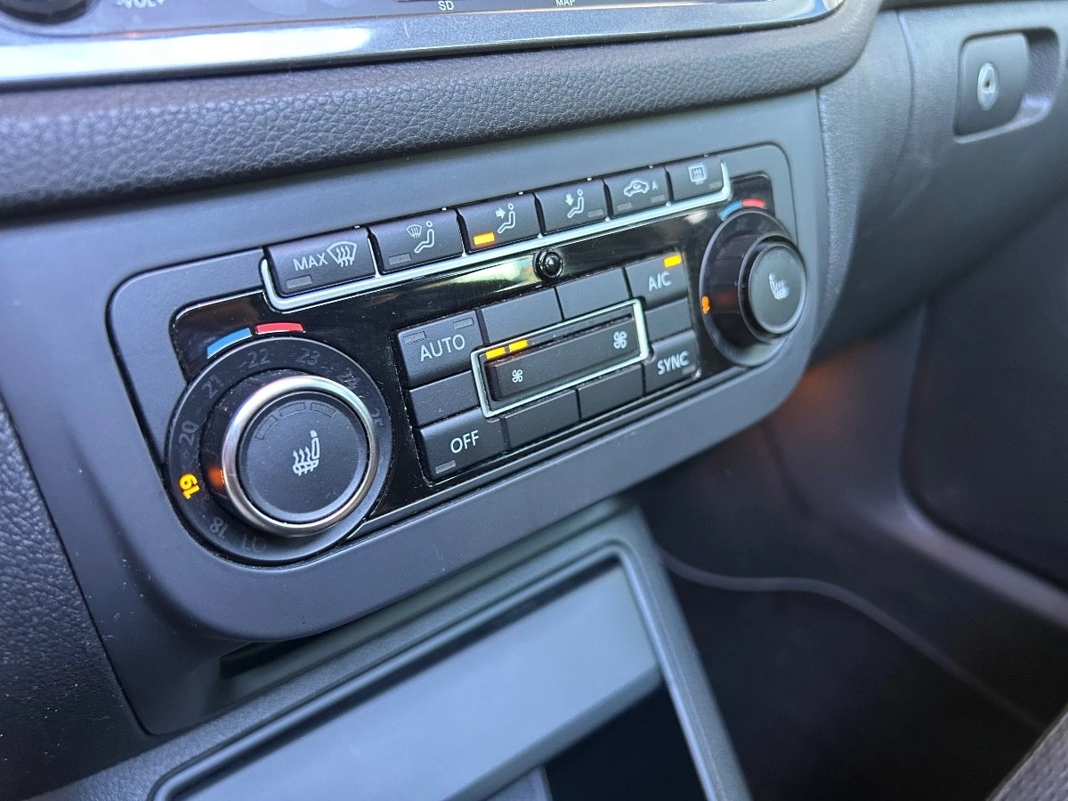 Volkswagen Tiguan - photo 15