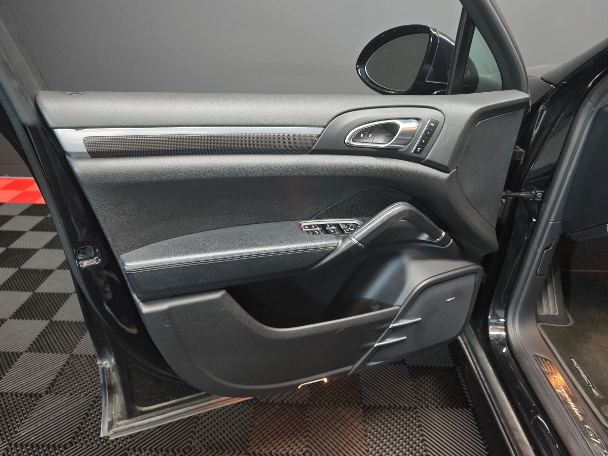 Porsche Cayenne - photo 25