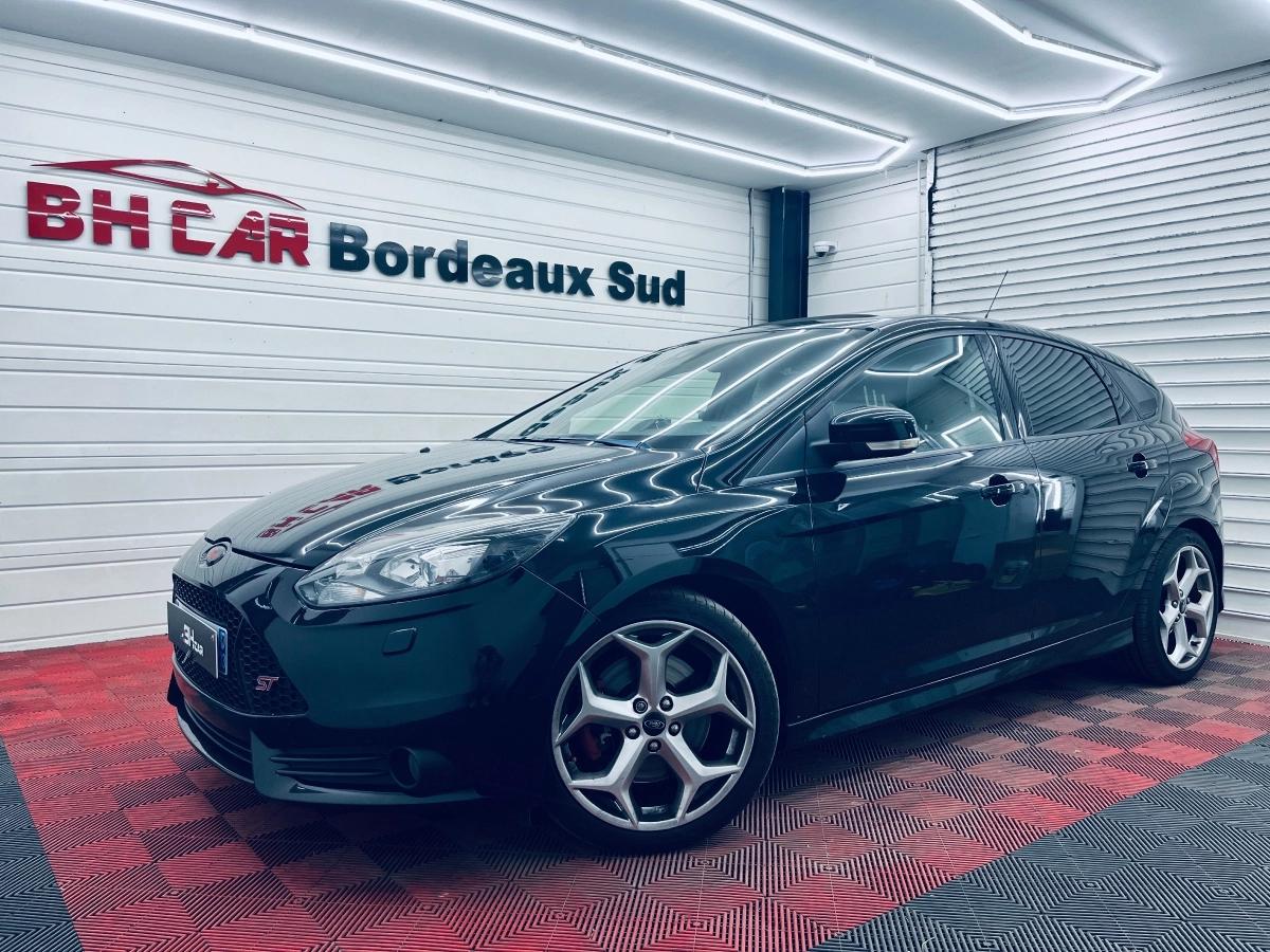 Image: Ford Focus 2.0 ECOBOOST 250 ST // TOIT OUVRANT / SIEGES CHAUFFANTS / CHAINE DE DISTRIBUTION