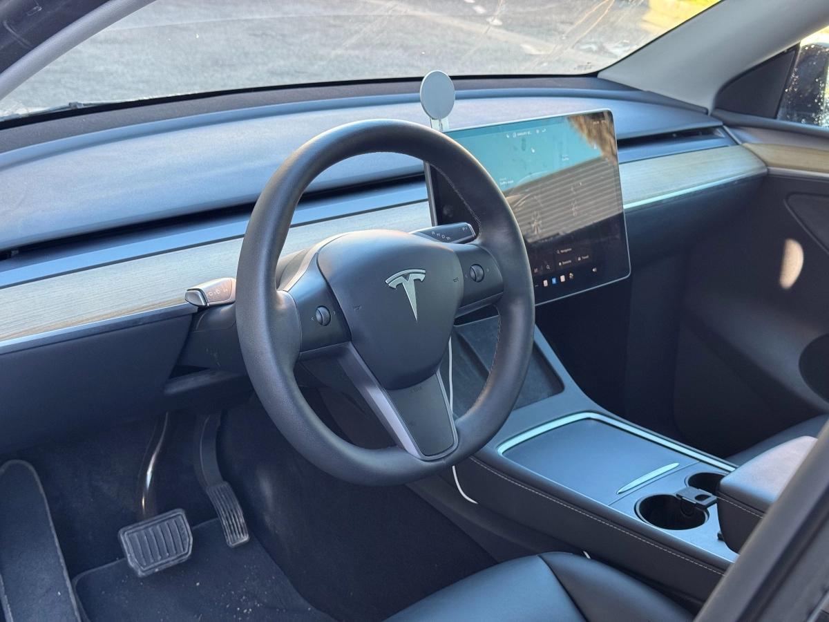 Aperçu indisponible de Tesla Model-y