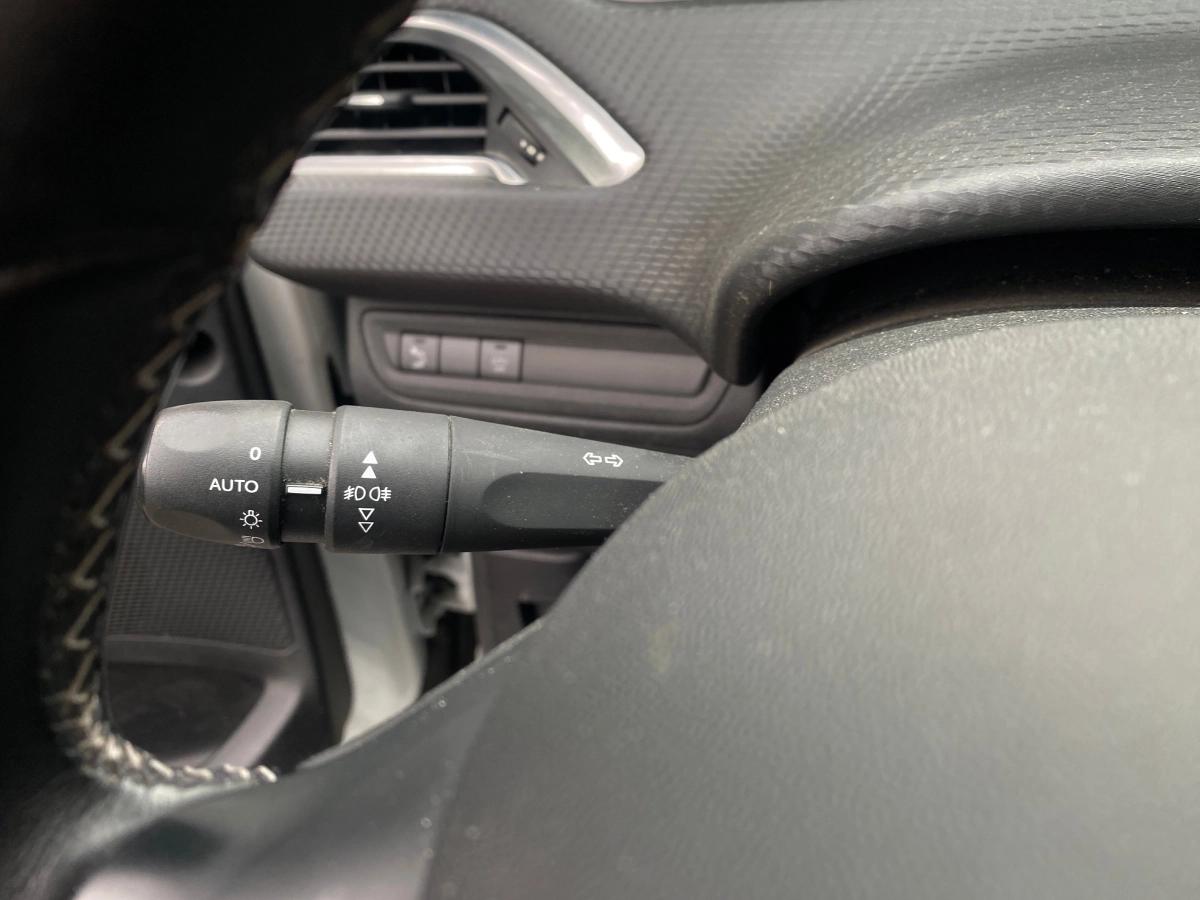 Peugeot 2008 GENERATION-I 1.5 BLUEHDI 120 ALLURE EAT BVA START-STOP