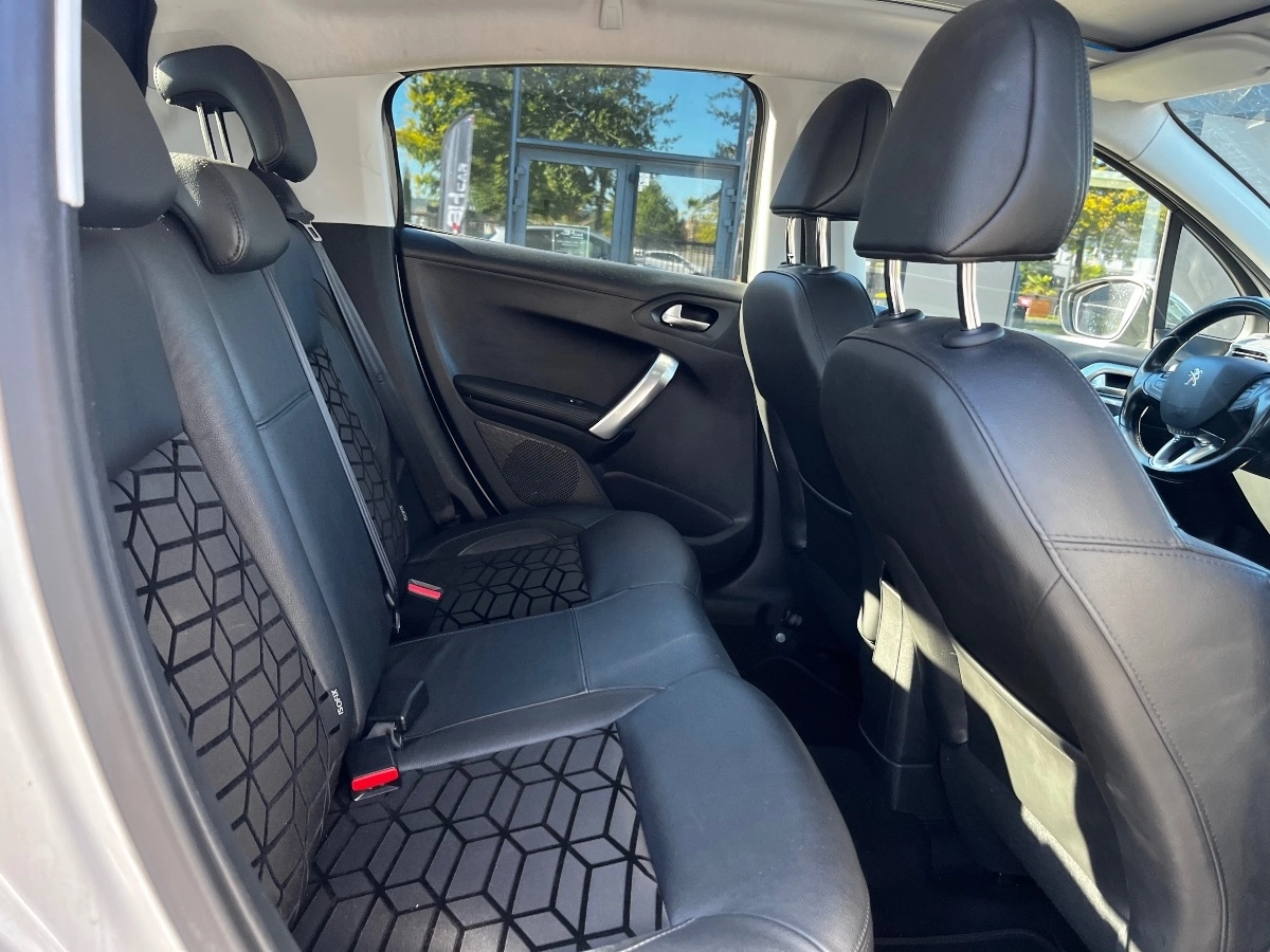 Peugeot 208 - photo 18