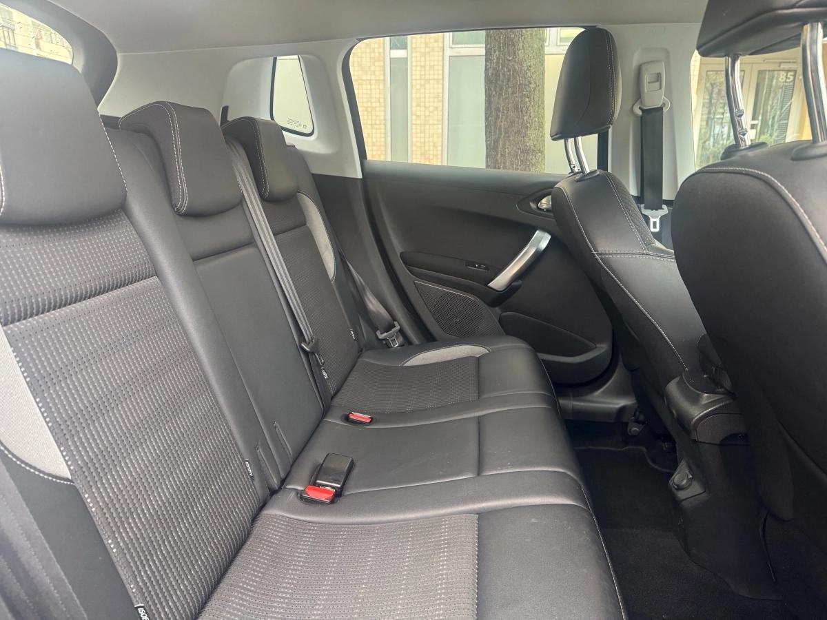 Peugeot 2008 GENERATION-I 1.2 PURETECH 110 ALLURE START-STOP