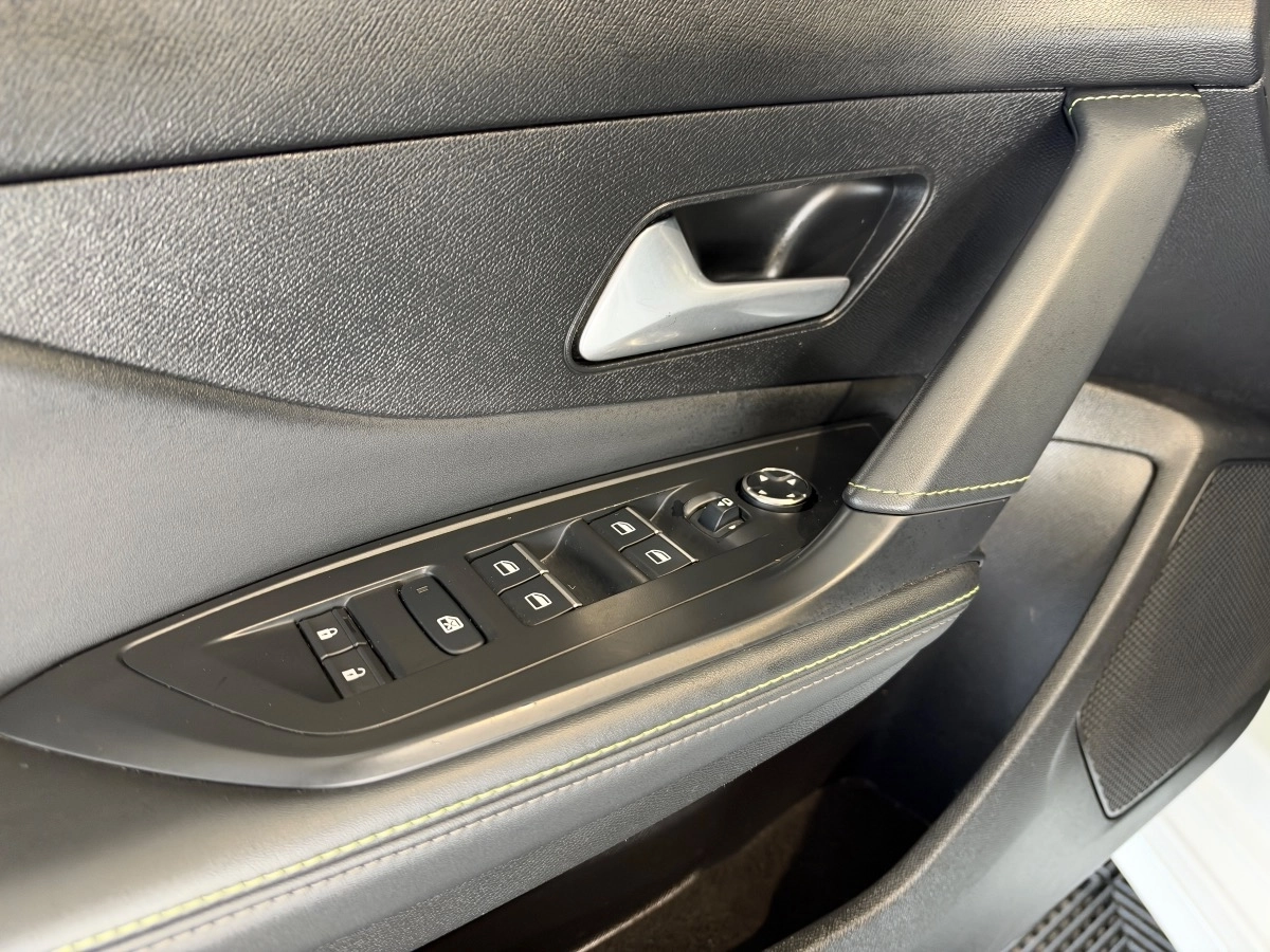 Peugeot 308 - photo 12