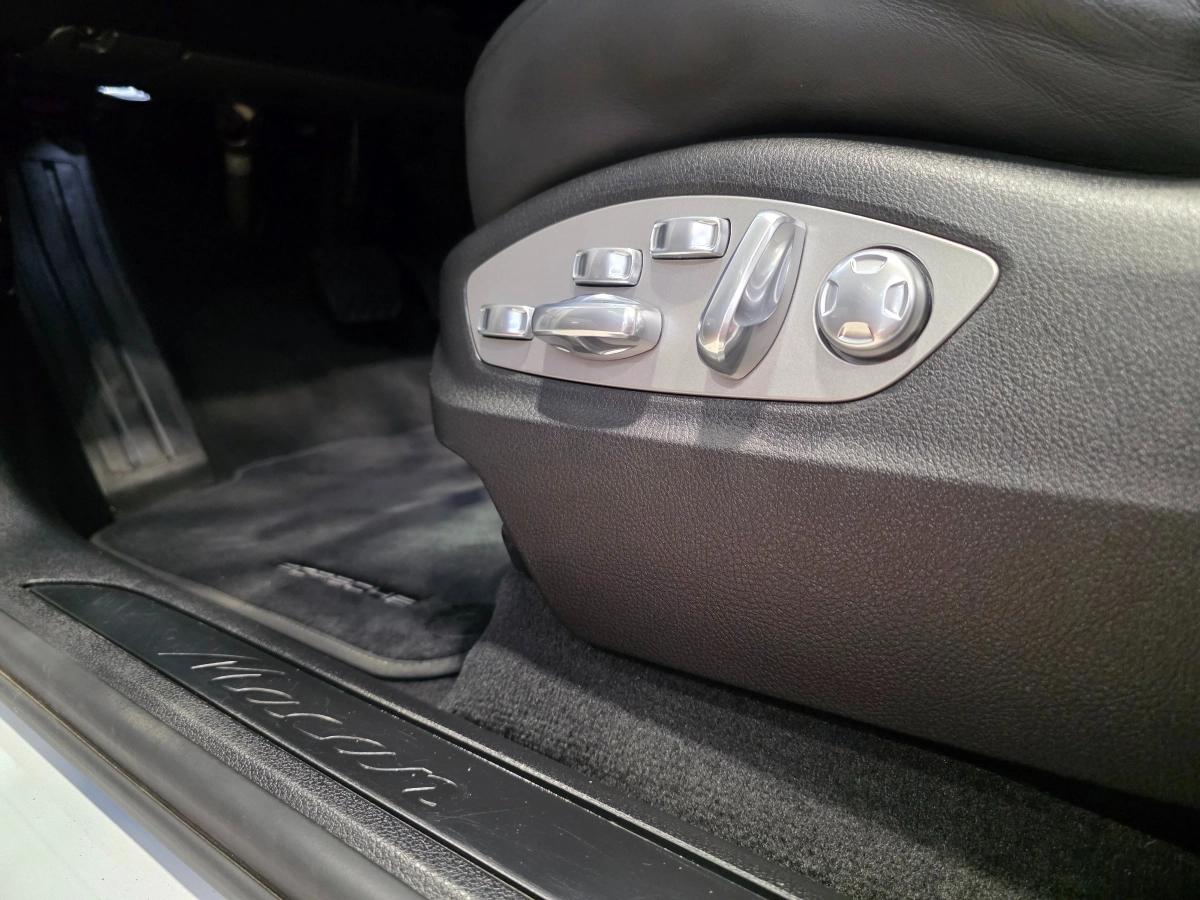 PORSCHE MACAN 2.0 245 TOIT PANO / CHRONO / BOSE