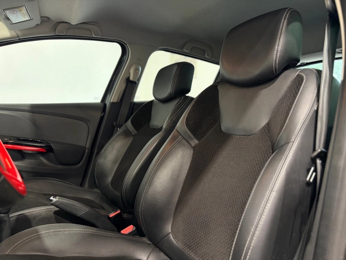 Renault Clio - photo 12