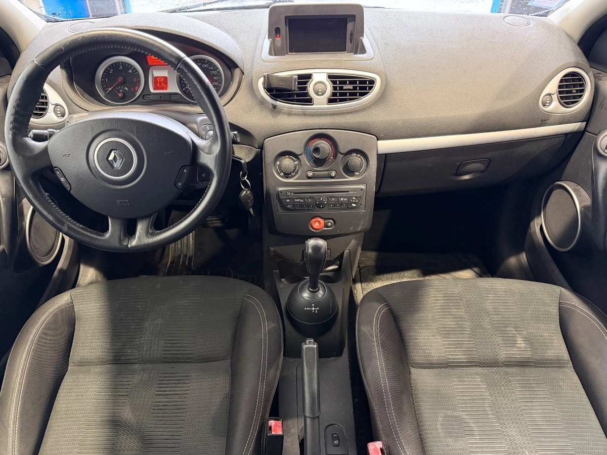 Renault Clio - photo 13