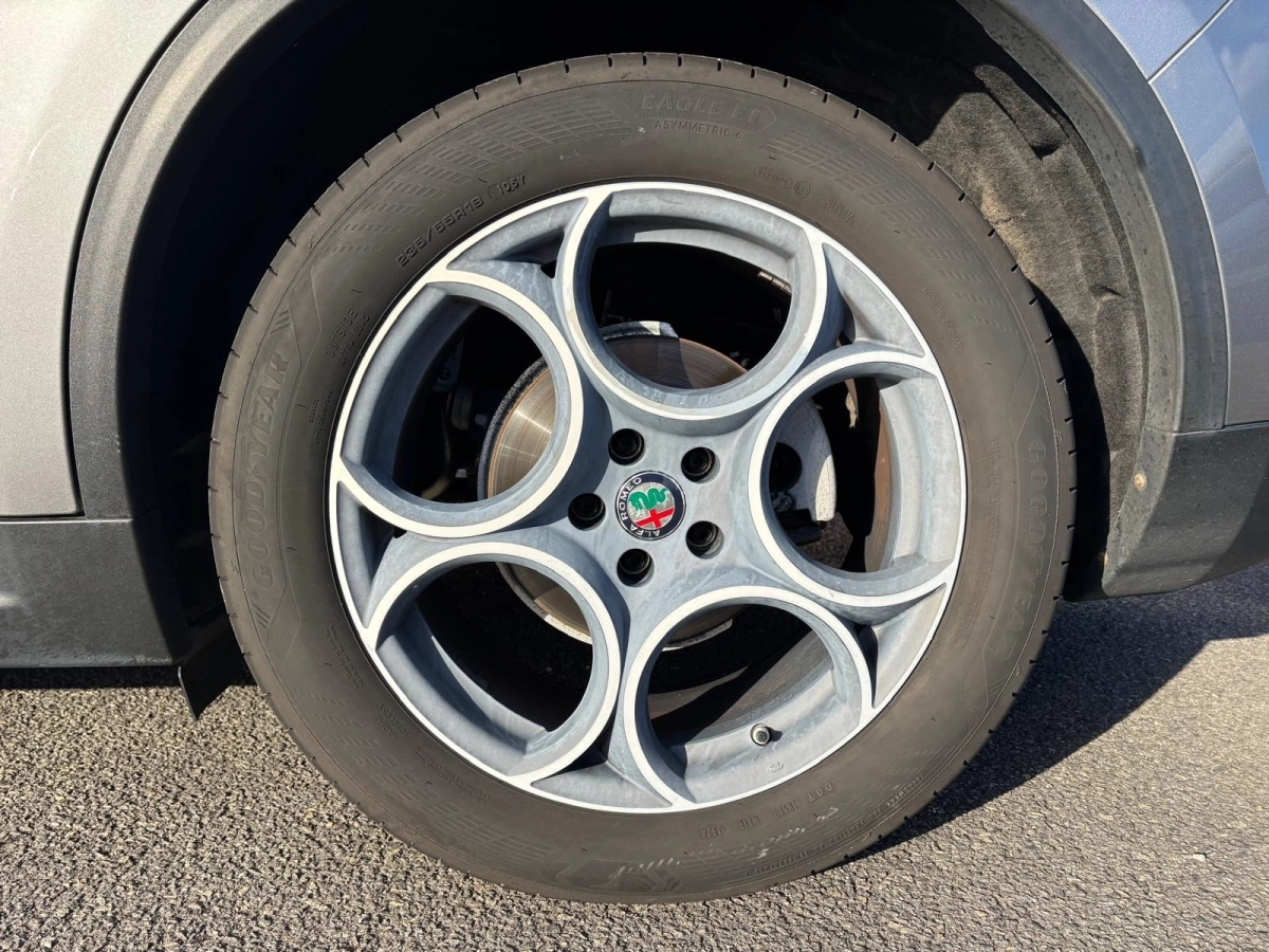 Alfa Romeo Stelvio - photo 21