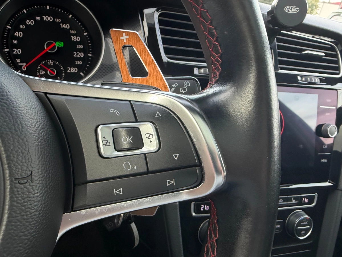 Volkswagen Golf - photo 12