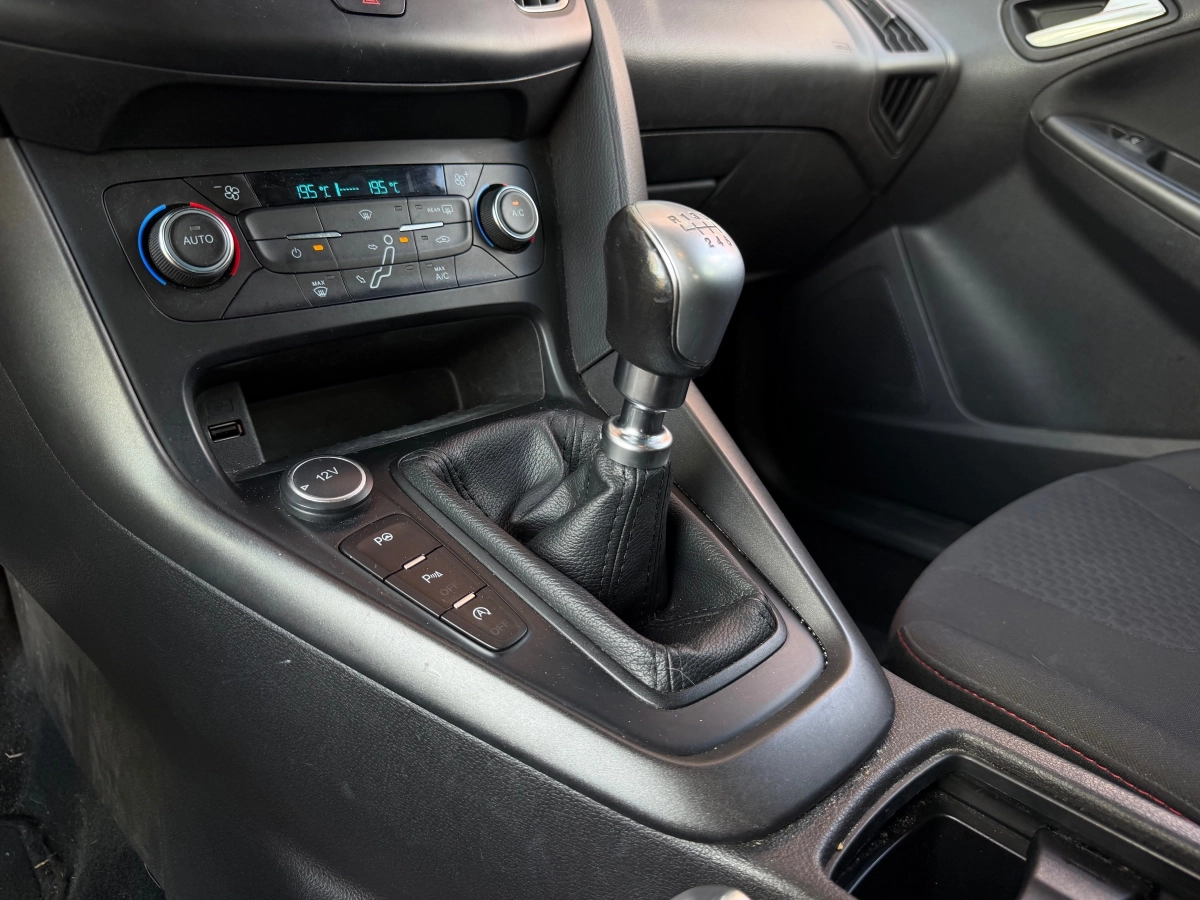 Ford Focus - photo 25
