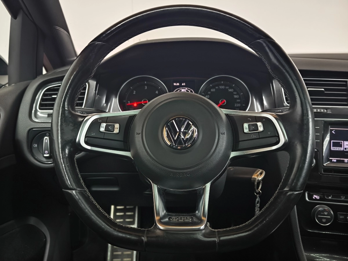 Volkswagen Golf - photo 8