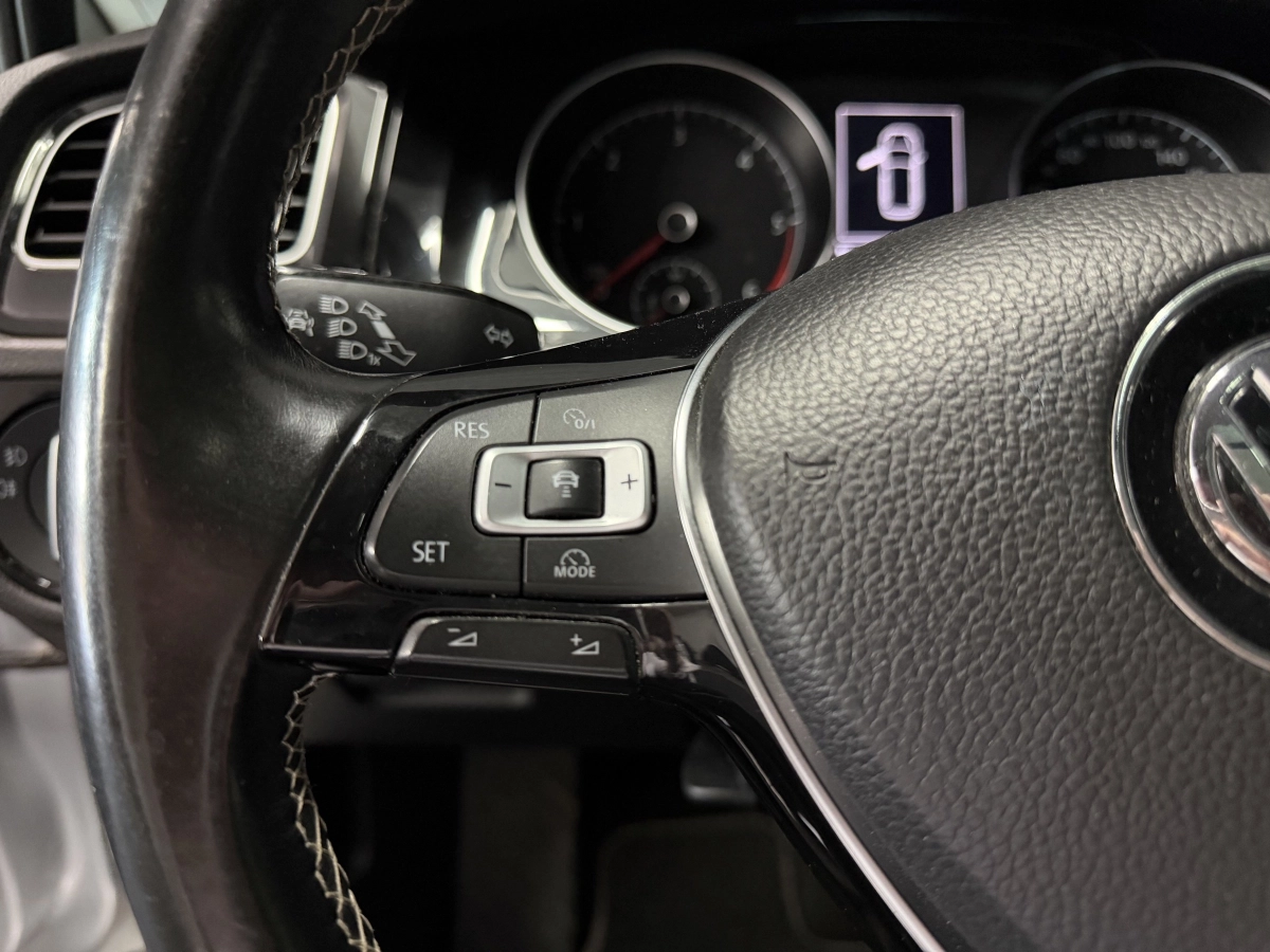 Volkswagen Golf - photo 8