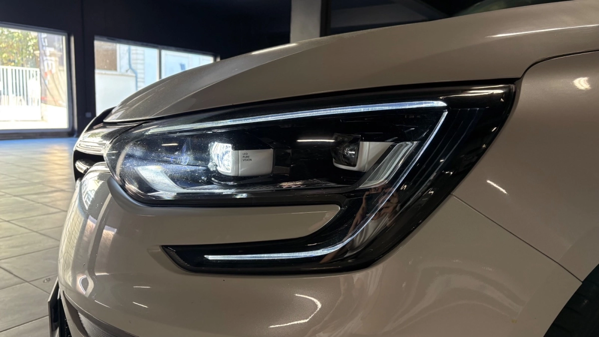 Renault Megane - photo 8