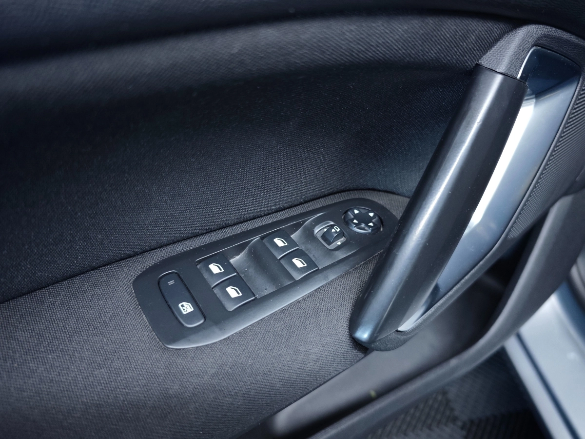 Peugeot 308 - photo 24