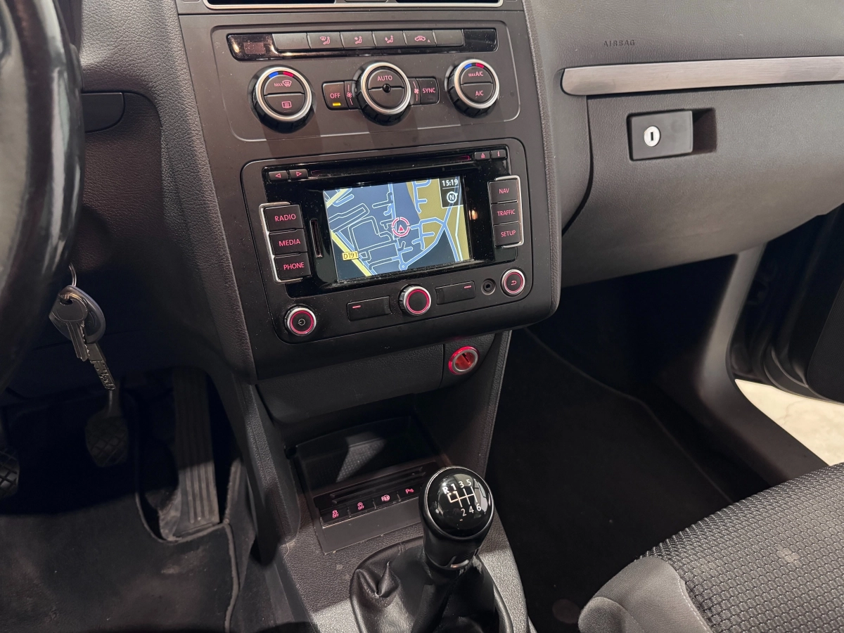Volkswagen Touran - photo 16