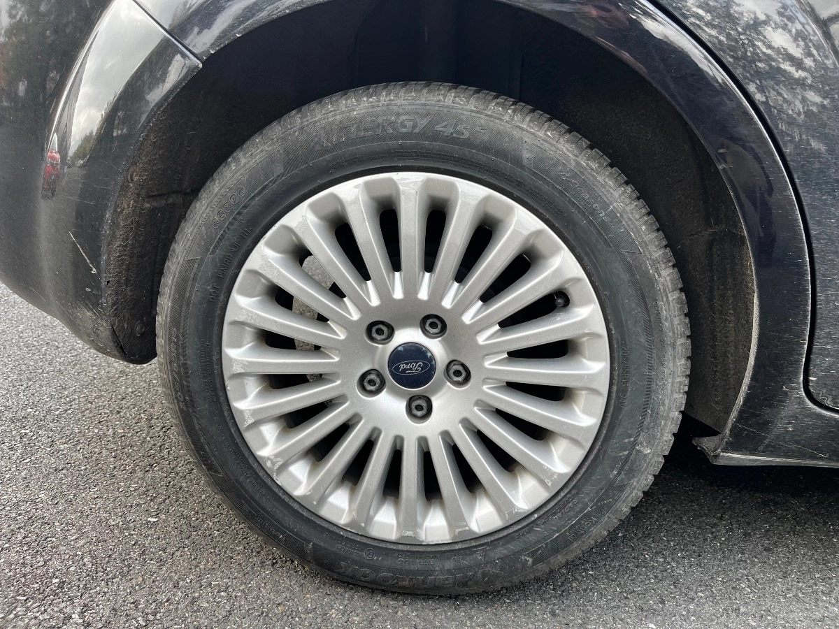 Ford Focus - photo 21