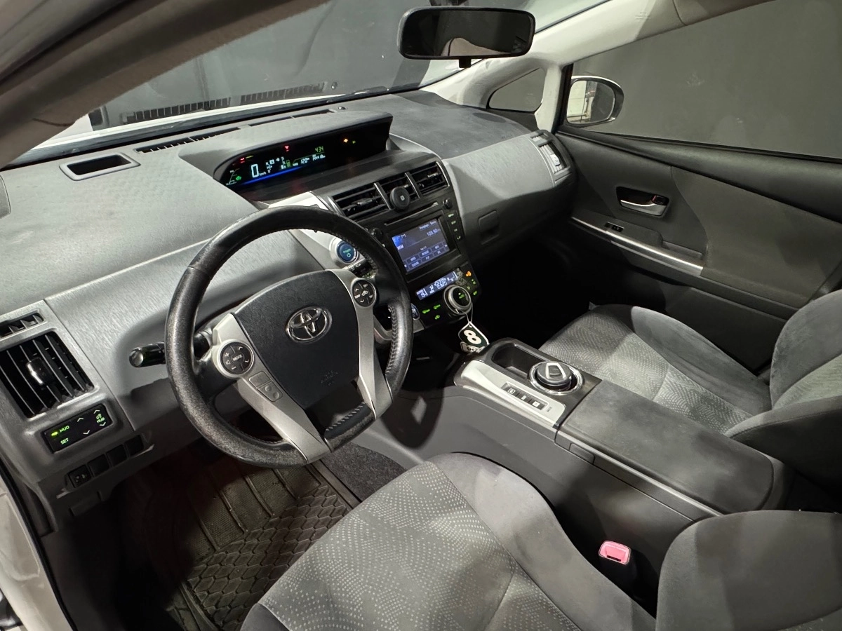Toyota Prius Plus - photo 7