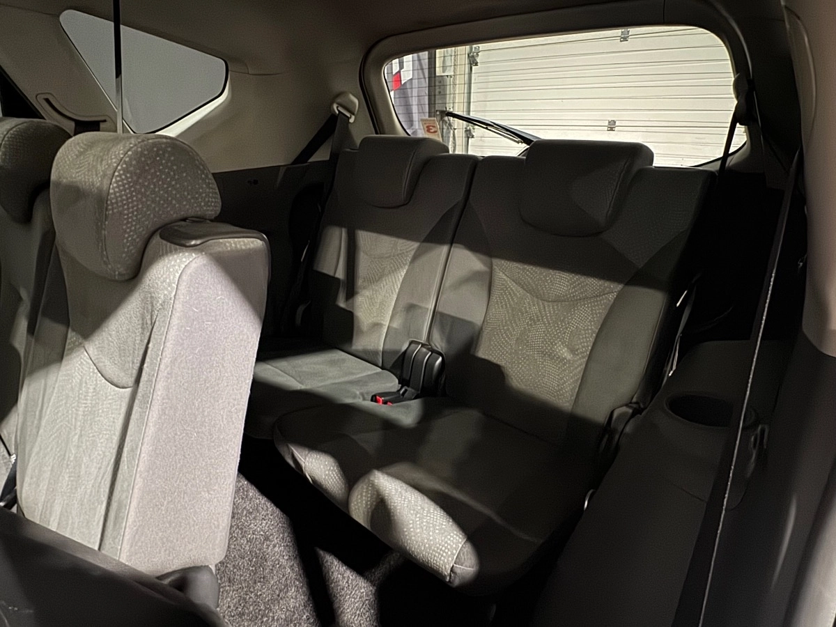 Toyota Prius Plus - photo 14