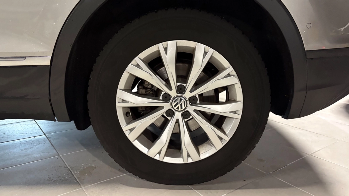 Volkswagen Tiguan - photo 12