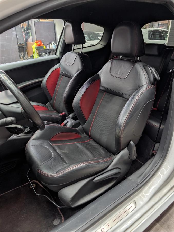 Peugeot 208 GENERATION-I 1.6 THP 200 GTI