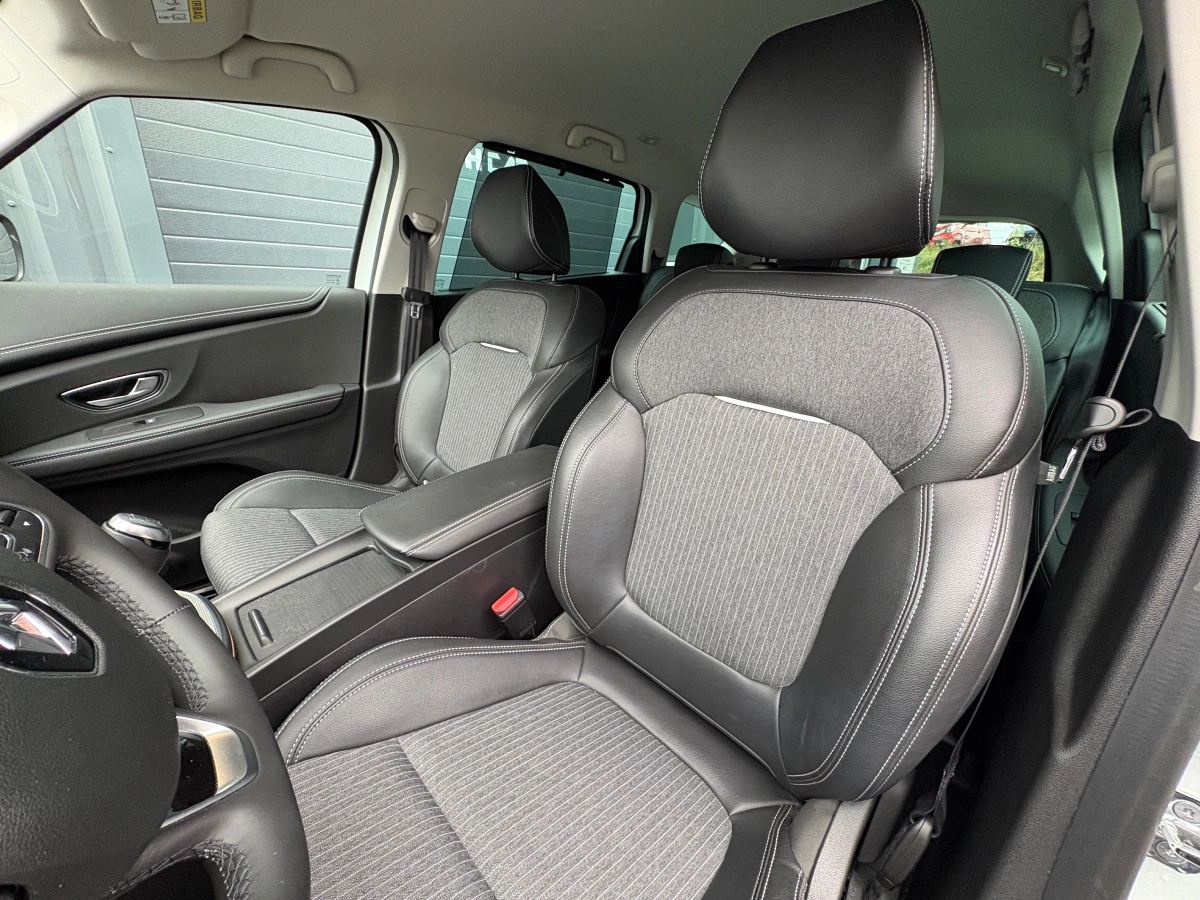 Renault Grand Scenic - photo 11
