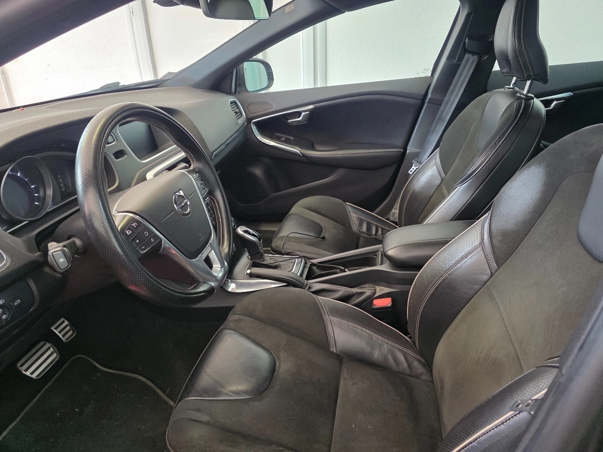 Volvo V40 - photo 7